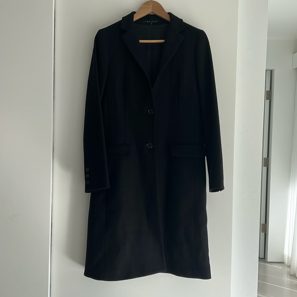 Theory wool black coat in size S/P
